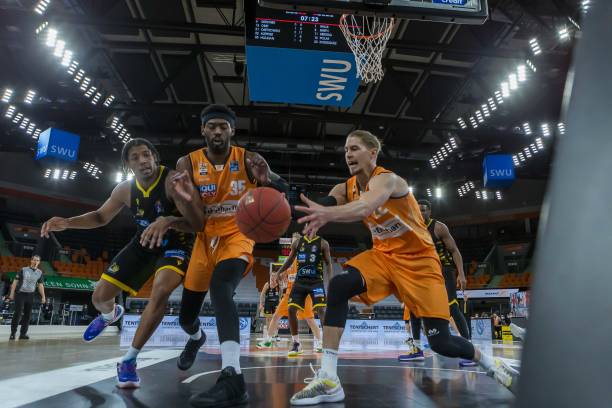 扮演重要角 扮演重要角